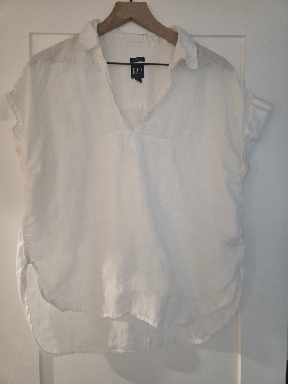 GAP White Linen Short-Sleeve Collared V-Neck Shirt